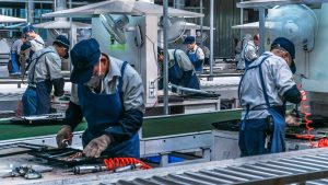 lavoro fabbrica operai
