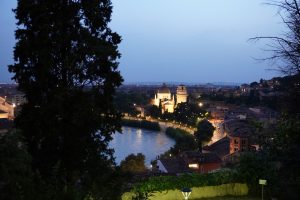 Chiesa_san_Giorgio_Verona_da_lontano